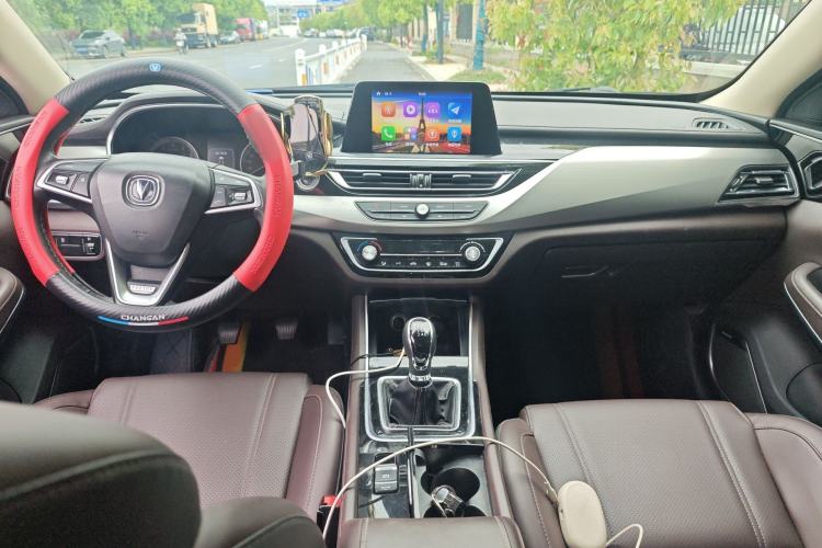 Used CHANGAN Raeton CC 2018 1.5T Manual Elegant Starry Edition China V Standard Center Console