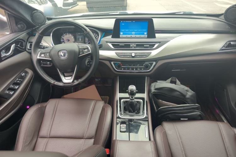 Used CHANGAN Raeton CC 2018 1.5T Manual Elegant Model China V Standard Center Console