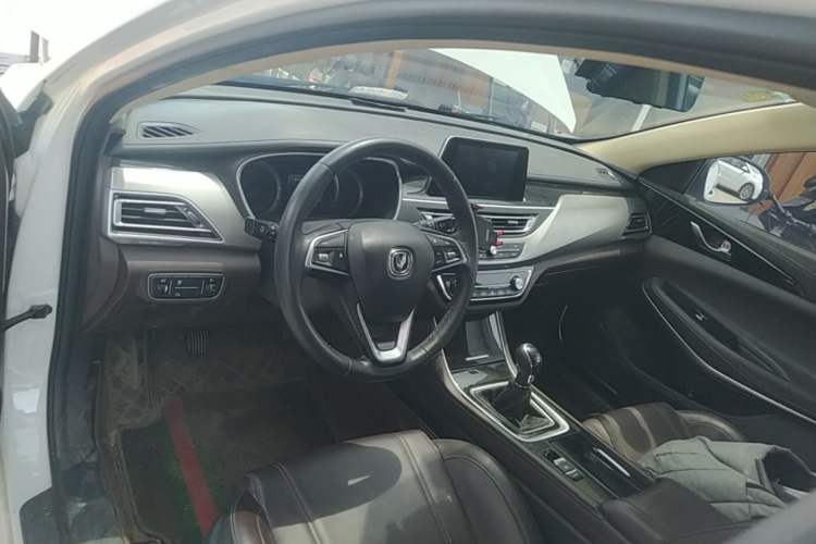 Used CHANGAN Raeton CC 2018 1.5T Manual Elegant Model China V Standard Center Console