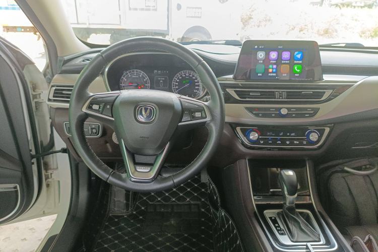 Used CHANGAN Raeton CC 2018 1.5T Automatic Elegant Starry Edition China V Standard Center Console