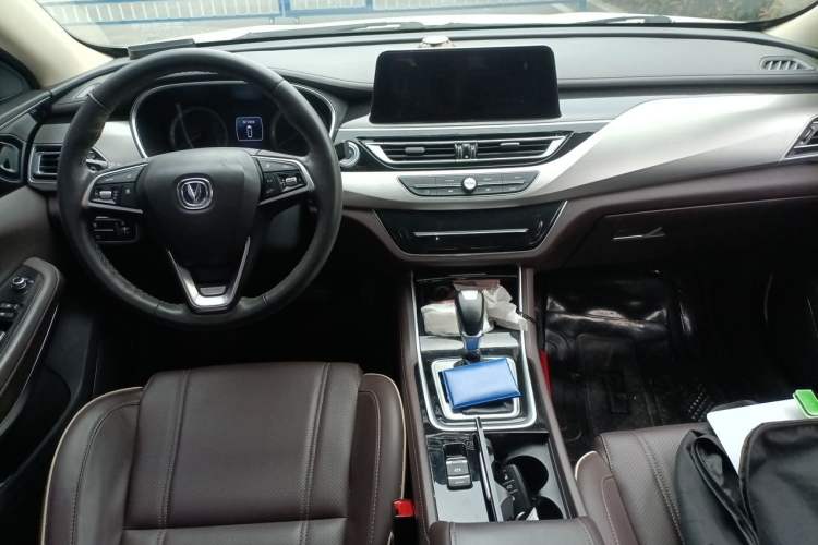 Used CHANGAN Raeton CC 2018 1.5T Automatic Haoya Model China V Standard Center Console
