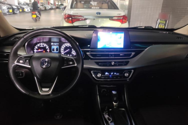 Used CHANGAN Raeton CC 2018 1.5T Automatic Elegant Starry Edition China V Standard Center Console