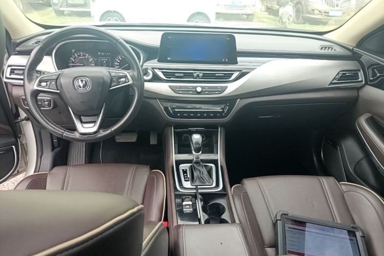 Used CHANGAN Raeton CC 2018 1.5T Automatic Haoya Model China V Standard Center Console