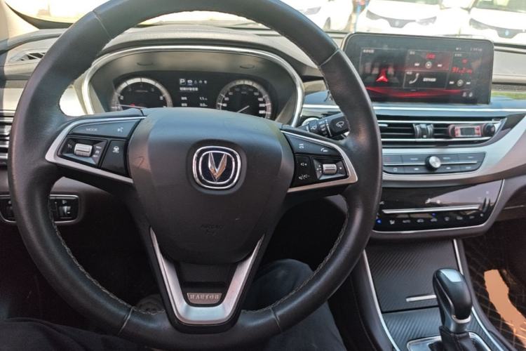 Used CHANGAN Raeton CC 2018 1.5T Automatic Haoya Model Guangmang Edition China V Standard Center Console