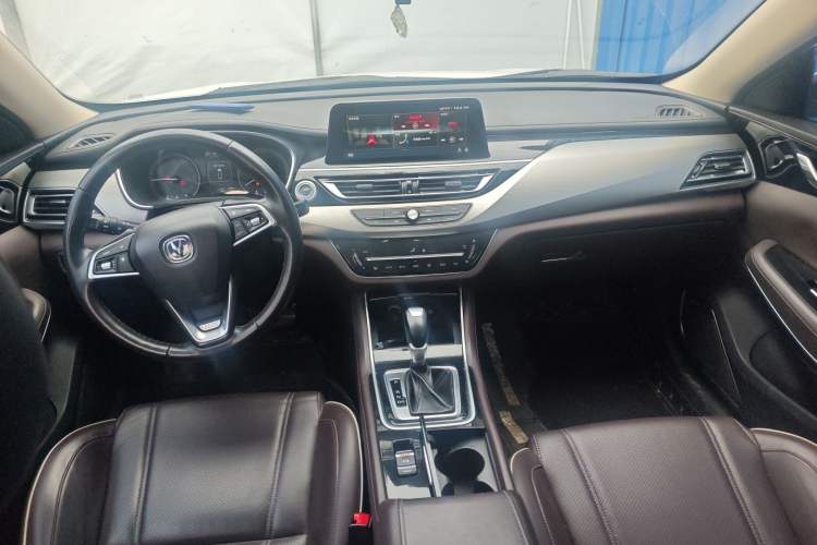 Used CHANGAN Raeton CC 2018 1.5T Automatic Haoya Model China V Standard Center Console