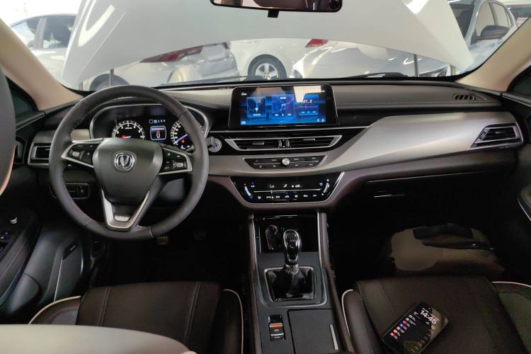 Used CHANGAN Raeton CC 2018 1.5T Manual Luxury Model China V Standard Center Console