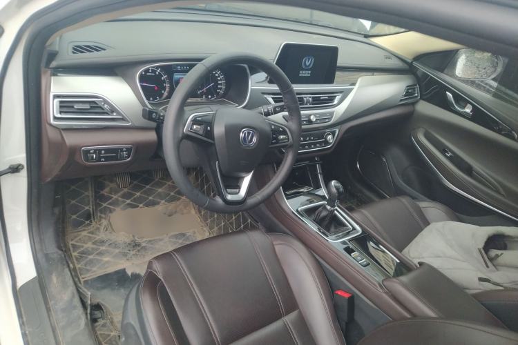 Used CHANGAN Raeton CC 2018 1.5T Manual Elegant Model China V Standard Center Console