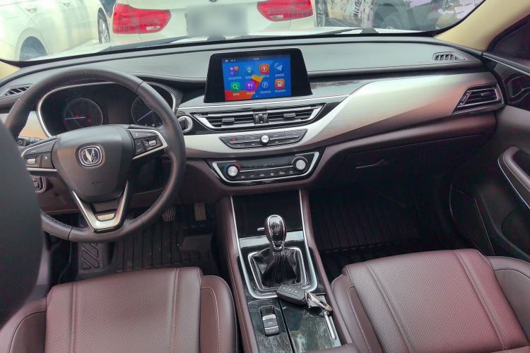 Used CHANGAN Raeton CC 2018 1.5T Manual Elegant Starry Edition China V Standard Center Console