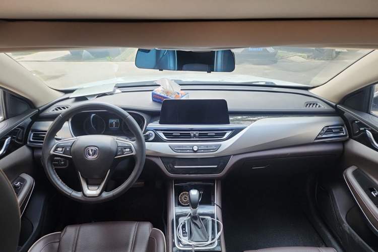 Used CHANGAN Raeton CC 2018 1.5T Automatic Haoya Model Guangmang Edition China V Standard Center Console