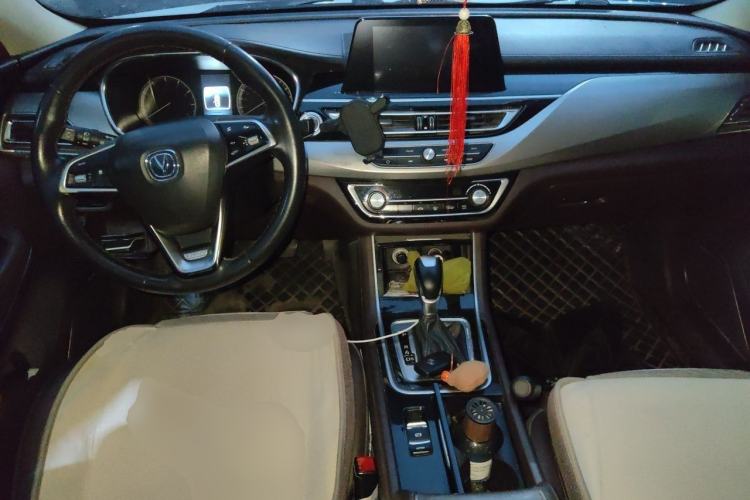 Used CHANGAN Raeton CC 2018 1.5T Automatic Elegant Starry Edition China V Standard Center Console