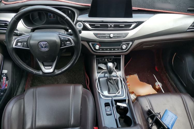Used CHANGAN Raeton CC 2018 1.5T Automatic Elegant Starry Edition China V Standard Center Console