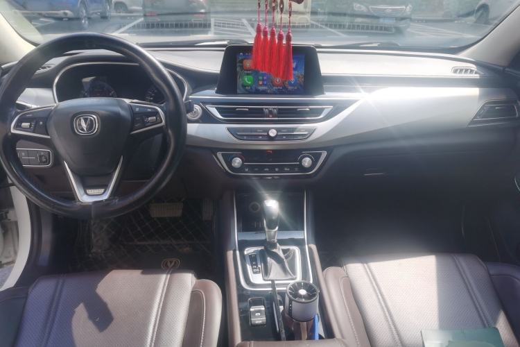 Used CHANGAN Raeton CC 2018 1.5T Automatic Elegant Starry Edition China V Standard Center Console