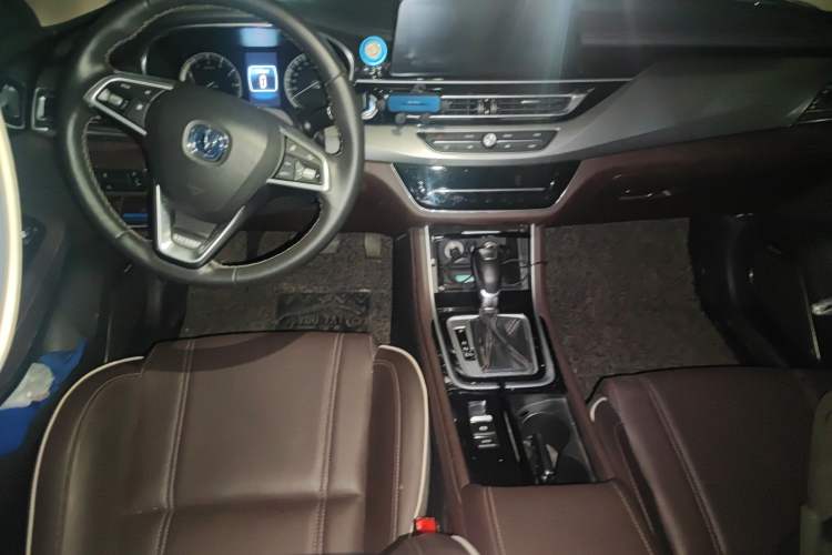 Used CHANGAN Raeton CC 2018 1.5T Automatic Haoya Model China V Standard Center Console
