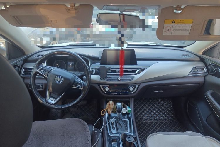 Used CHANGAN Raeton CC 2018 1.5T Automatic Elegant Starry Edition China V Standard Center Console