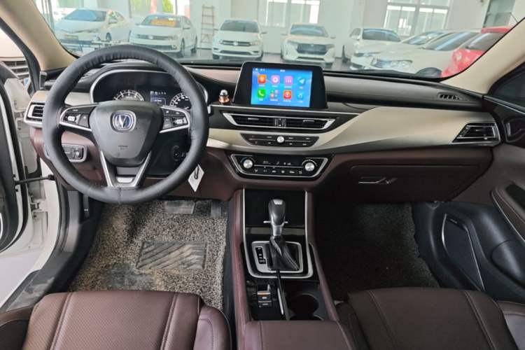 Used CHANGAN Raeton CC 2018 1.5T Automatic Elegant Version China V Standard Center Console