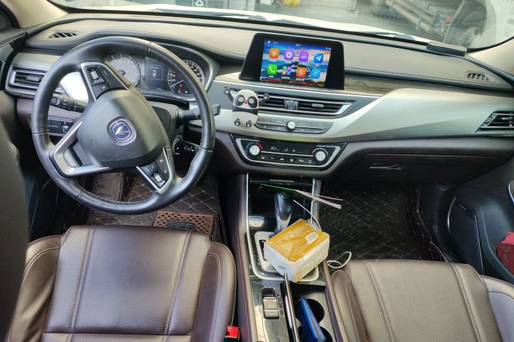 Used CHANGAN Raeton CC 2018 1.5T Automatic Elegant Version China V Standard Center Console