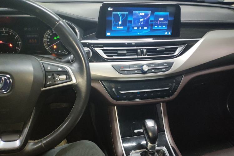 Used CHANGAN Raeton CC 2018 1.5T Automatic Haoya Model Guangmang Edition China V Standard Center Console