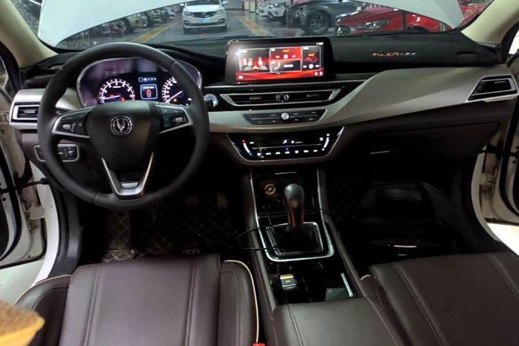 Used CHANGAN Raeton CC 2018 1.5T Manual Luxury Model China V Standard Center Console