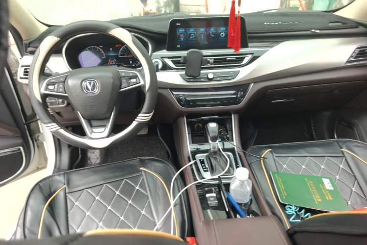 Used CHANGAN Raeton CC 2018 1.5T Automatic Zhiya Model China V Standard Center Console