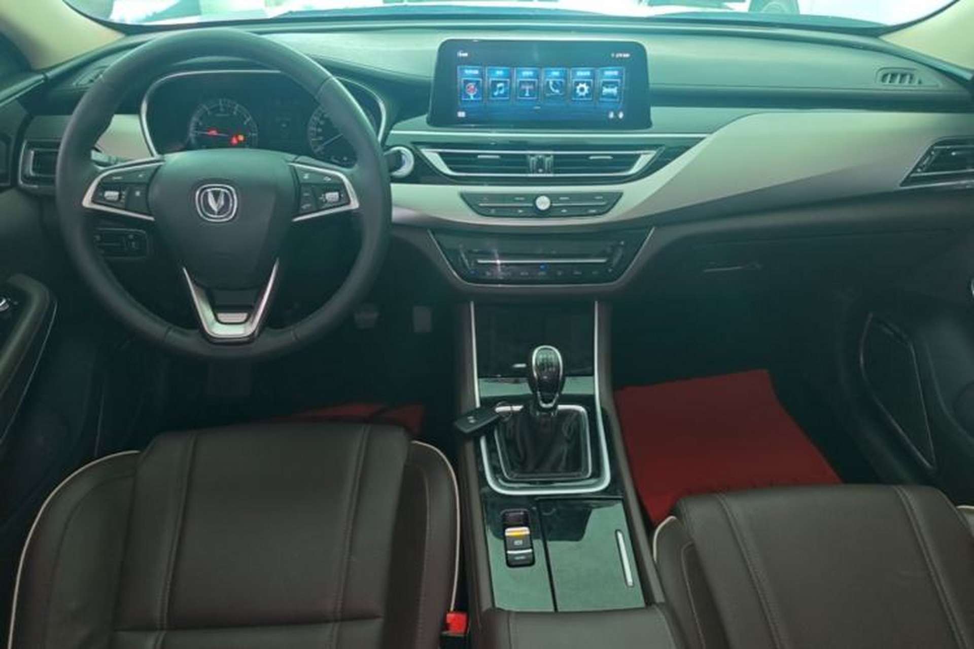 Used CHANGAN Raeton CC 2018 1.5T Manual Luxury Model China V Standard Center Console