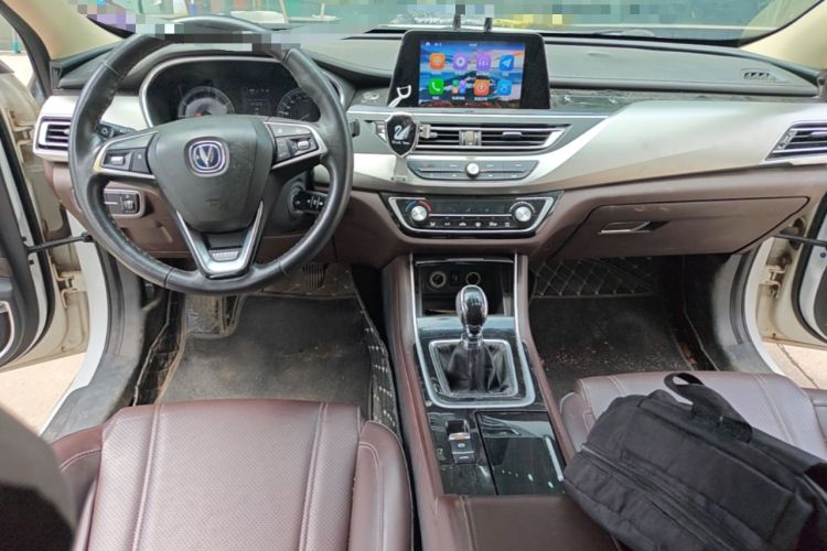 Used CHANGAN Raeton CC 2018 1.5T Manual Elegant Model China V Standard Center Console