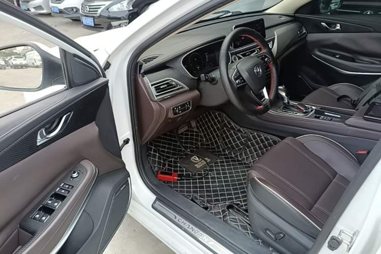 Used CHANGAN Raeton CC 2018 1.5T Automatic Zhiya Model China V Standard Driver Seat