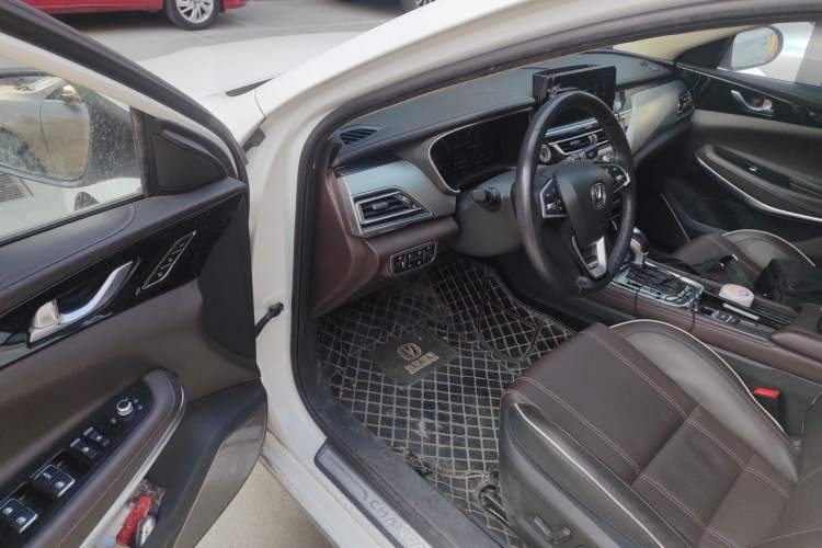 Used CHANGAN Raeton CC 2018 1.5T Automatic Zunya Model China V Standard Driver Seat