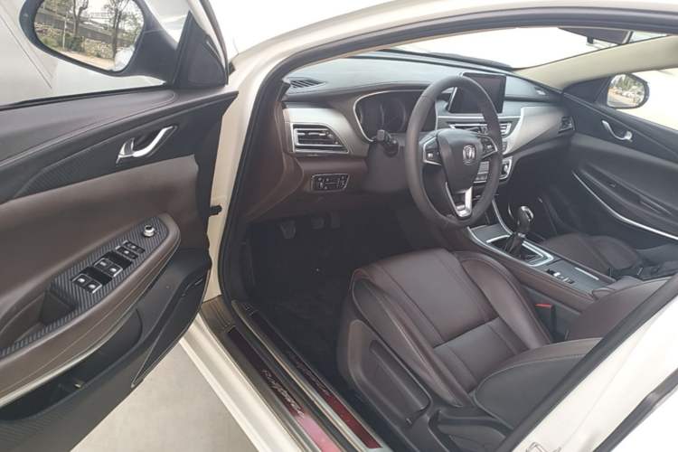 Used CHANGAN Raeton CC 2018 1.5T Manual Elegant Model China V Standard Driver Seat