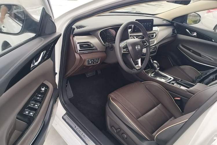 Used CHANGAN Raeton CC 2018 1.5T Automatic Zunya Model China V Standard Driver Seat