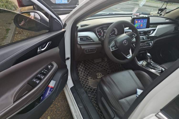Used CHANGAN Raeton CC 2018 1.5T Automatic Elegant Starry Edition China V Standard Driver Seat