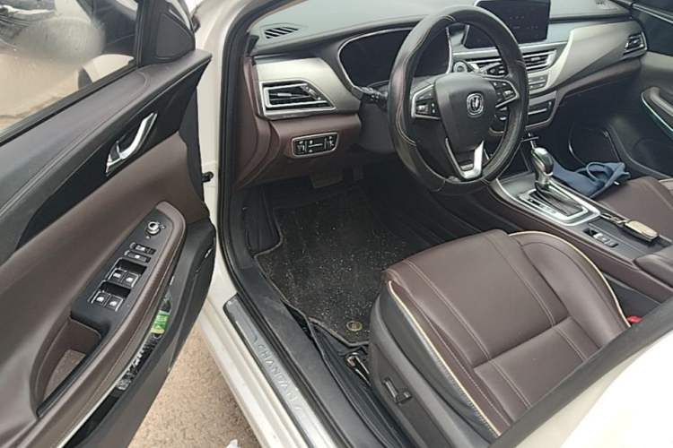 Used CHANGAN Raeton CC 2018 1.5T Automatic Zhiya Model China V Standard Driver Seat