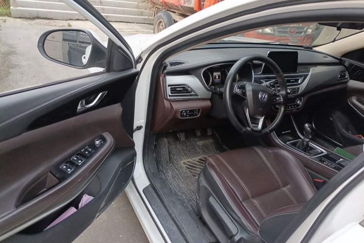 Used CHANGAN Raeton CC 2018 1.5T Manual Elegant Model China V Standard Driver Seat