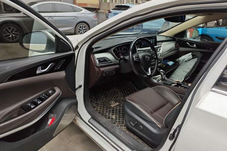 Used CHANGAN Raeton CC 2018 1.5T Automatic Zunya Model China V Standard Driver Seat