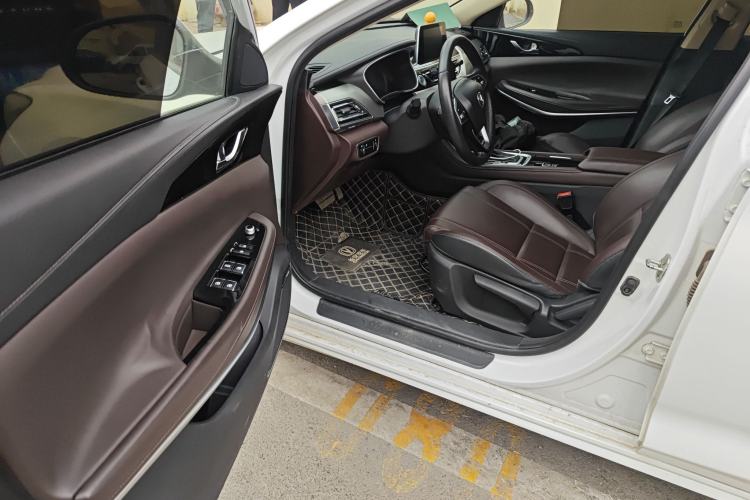 Used CHANGAN Raeton CC 2018 1.5T Automatic Elegant Starry Edition China V Standard Driver Seat