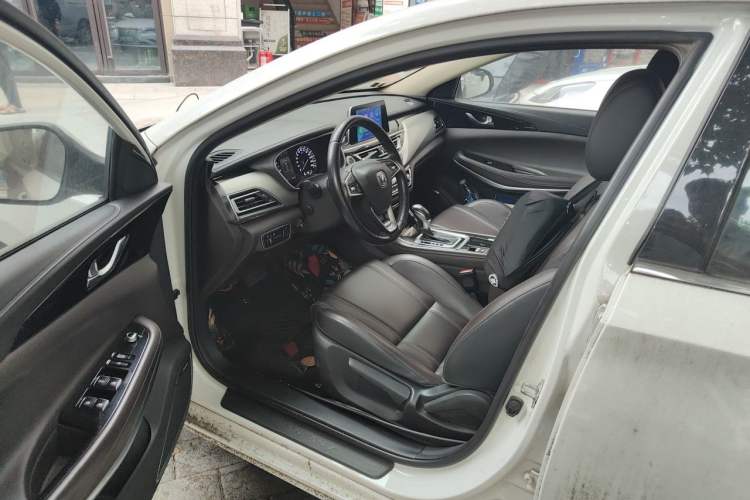 Used CHANGAN Raeton CC 2018 1.5T Automatic Elegant Starry Edition China V Standard Driver Seat