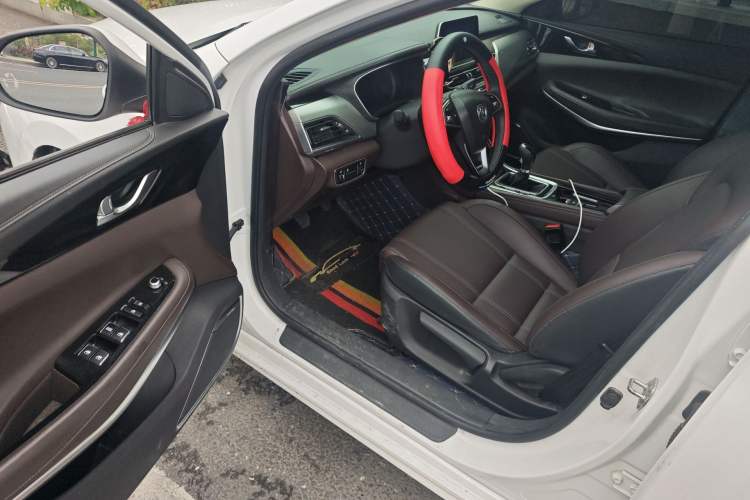 Used CHANGAN Raeton CC 2018 1.5T Manual Elegant Starry Edition China V Standard Driver Seat