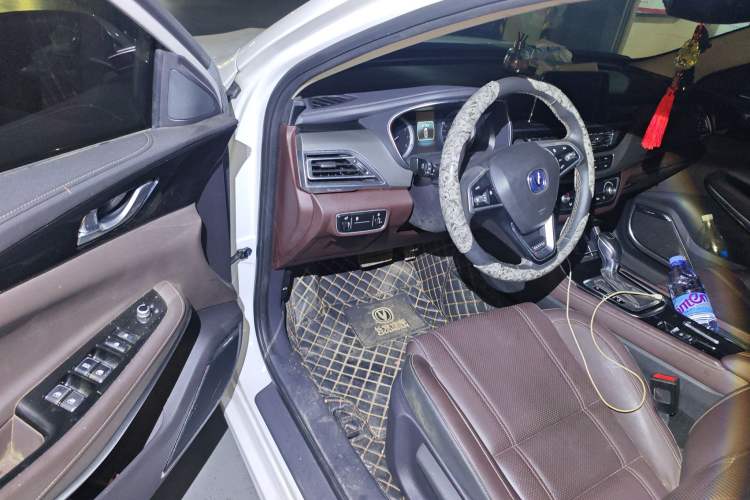 Used CHANGAN Raeton CC 2018 1.5T Automatic Elegant Starry Edition China V Standard Driver Seat