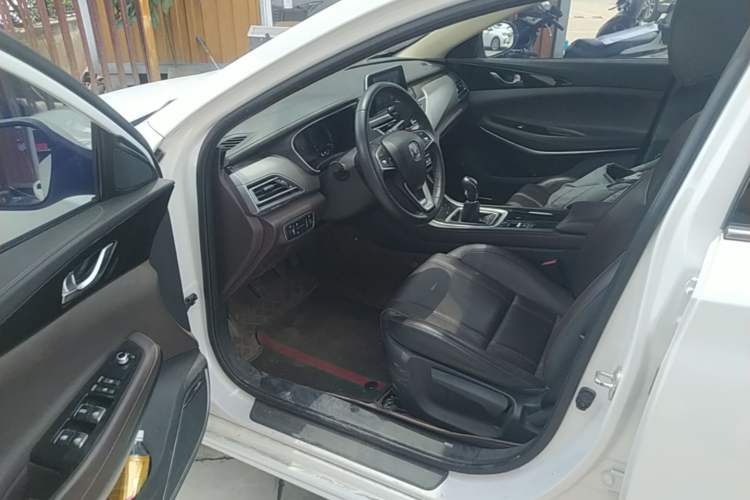 Used CHANGAN Raeton CC 2018 1.5T Manual Elegant Model China V Standard Driver Seat