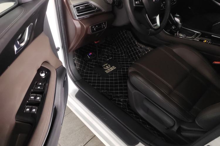 Used CHANGAN Raeton CC 2018 1.5T Automatic Elegant Starry Edition China V Standard Driver Seat
