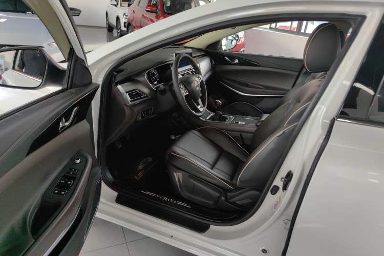 Used CHANGAN Raeton CC 2018 1.5T Manual Luxury Model China V Standard Driver Seat