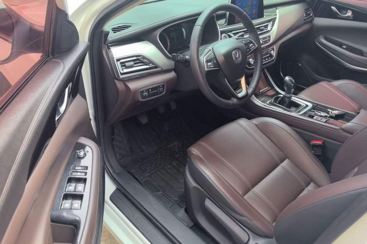 Used CHANGAN Raeton CC 2018 1.5T Manual Elegant Starry Edition China V Standard Driver Seat