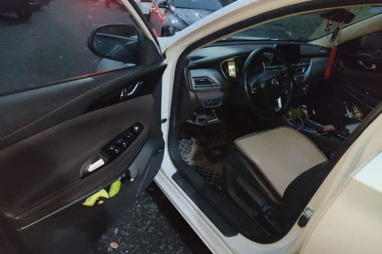 Used CHANGAN Raeton CC 2018 1.5T Automatic Elegant Starry Edition China V Standard Driver Seat