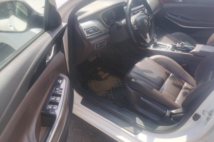 Used CHANGAN Raeton CC 2018 1.5T Automatic Elegant Starry Edition China V Standard Driver Seat