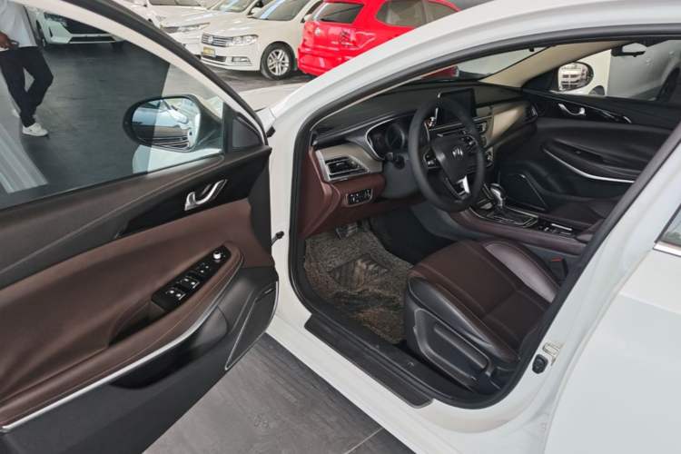 Used CHANGAN Raeton CC 2018 1.5T Automatic Elegant Version China V Standard Driver Seat