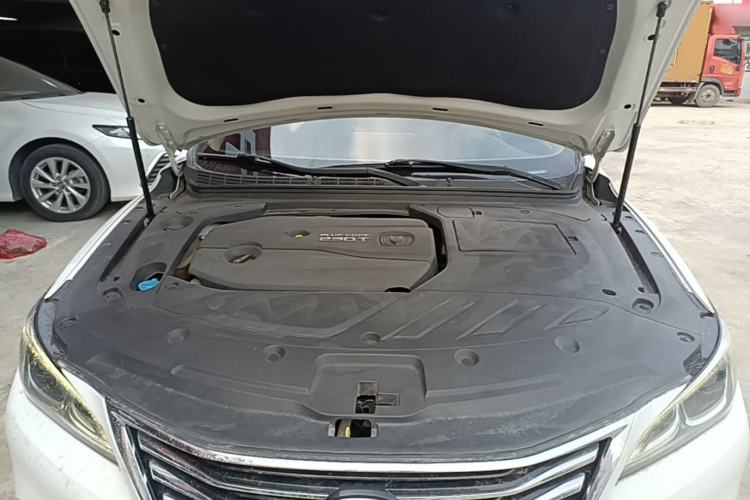 Used CHANGAN Raeton CC 2018 1.5T Automatic Zhiya Model China V Standard Engine Bay