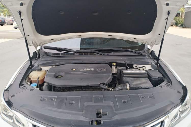 Used CHANGAN Raeton CC 2018 1.5T Manual Elegant Model China V Standard Engine Bay