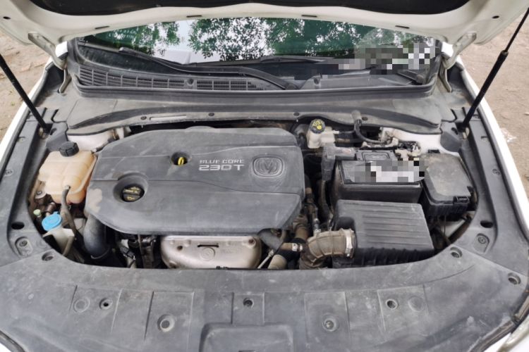 Used CHANGAN Raeton CC 2018 1.5T Manual Luxury Model China V Standard Engine Bay