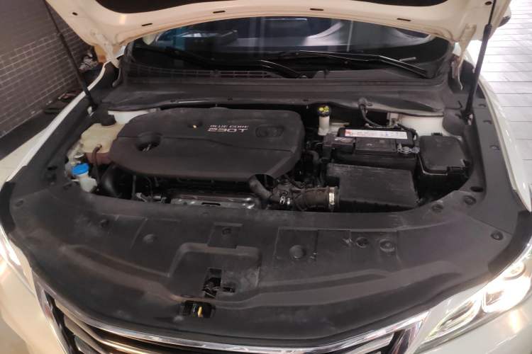 Used CHANGAN Raeton CC 2018 1.5T Automatic Elegant Starry Edition China V Standard Engine Bay