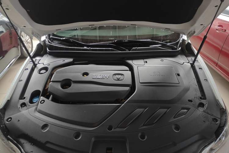 Used CHANGAN Raeton CC 2018 1.5T Automatic Zhiya Model China V Standard Engine Bay