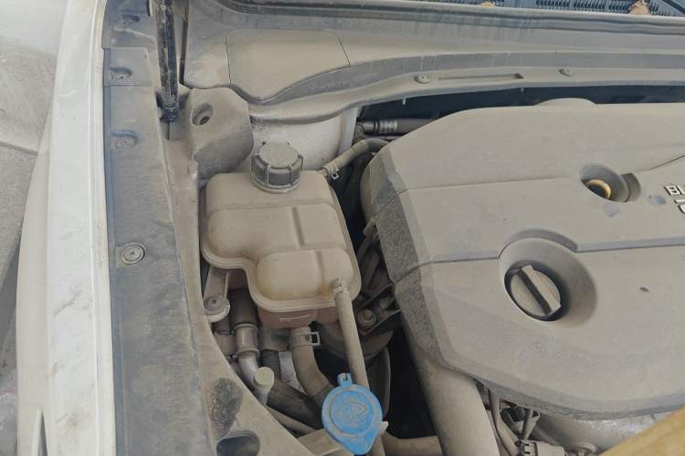 Used CHANGAN Raeton CC 2018 1.5T Manual Elegant Model China V Standard Engine Bay Right